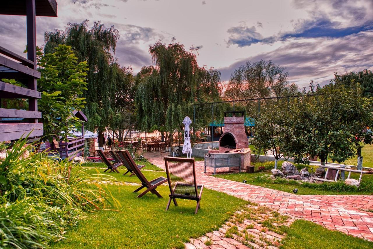 Enpi Lake Resort Iasi Eksteriør billede